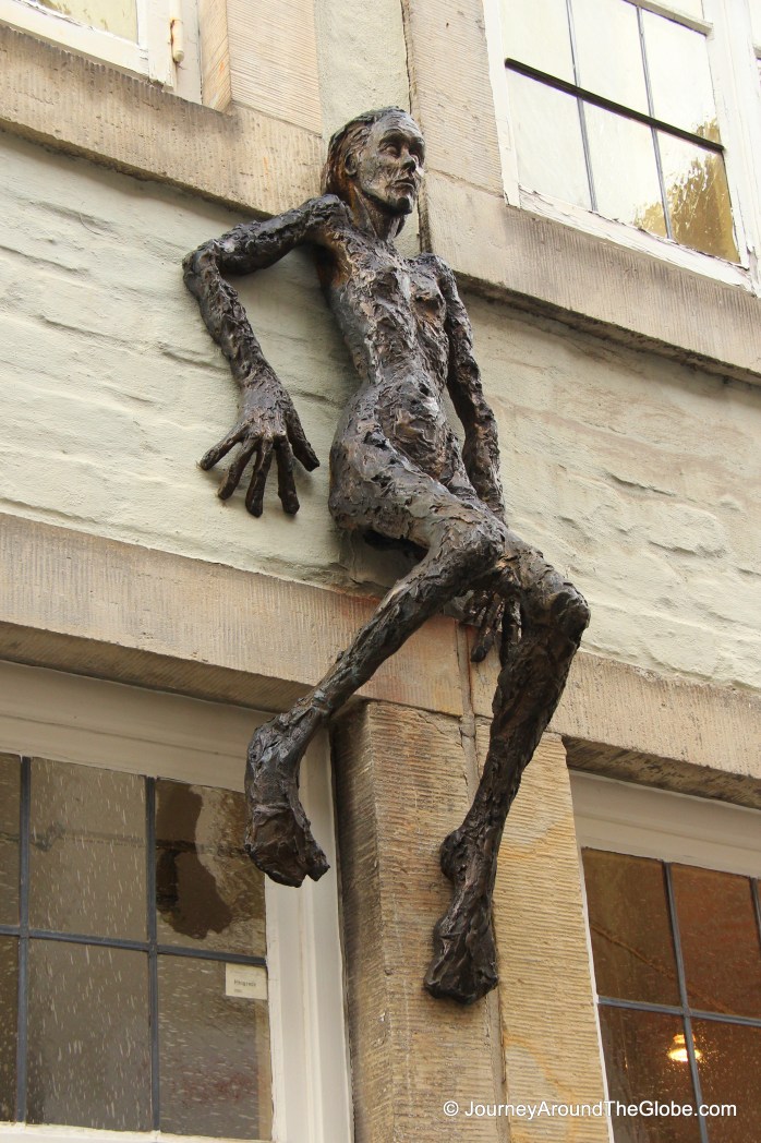 An interesting statue in Schnoor (Bremen, Germany)