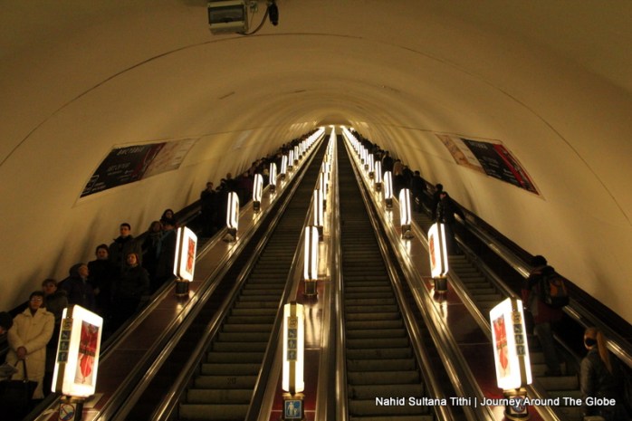 L-O-N-G stretch of Kiev's escalator in subways 