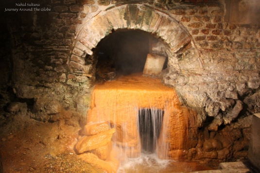 The Sacred Spring of Roman Baths that still supplies natural hot water - Bath, England