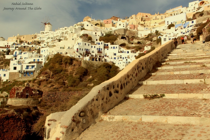 Climbing some 250 steps from Ammoudi Bay to Oia
