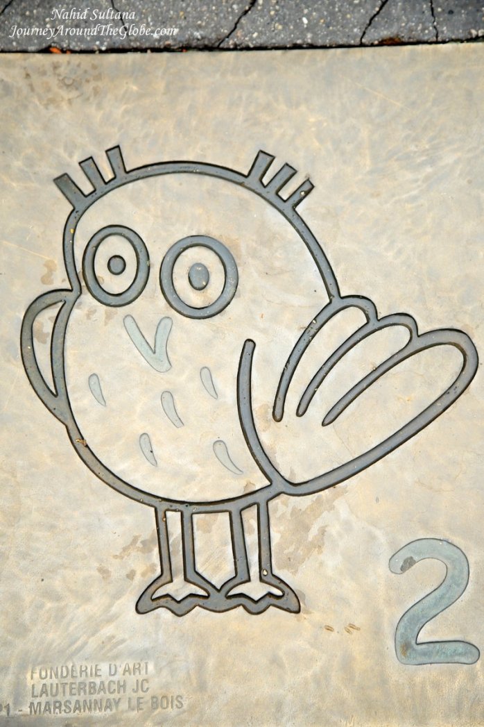 Picture of owls on steel plates like this one that you can follow in Dijon, France for a self-guided tour