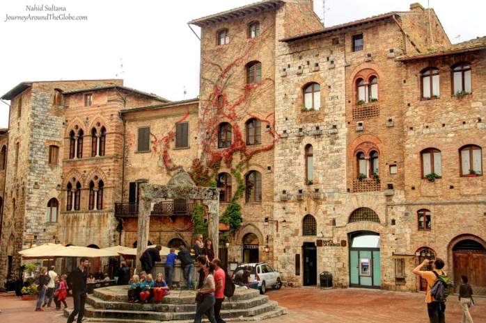 Piazza della Cisterna in San Gimignano, Italy