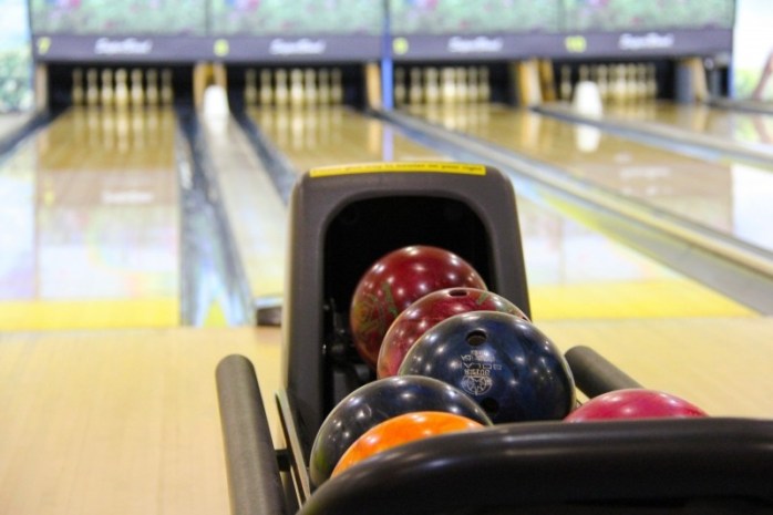 bowling-colorful-bowling-balls-bowling-pin