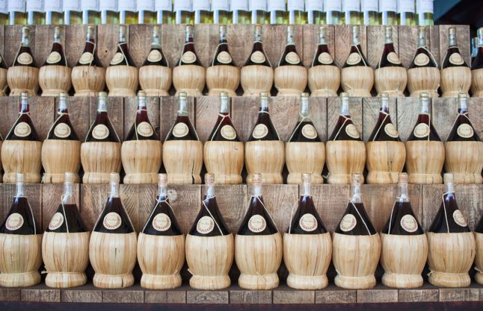 1-typical-chianti-wines-bottles